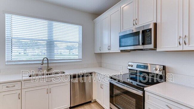 Building Photo - 4095 Via Sienna Cir