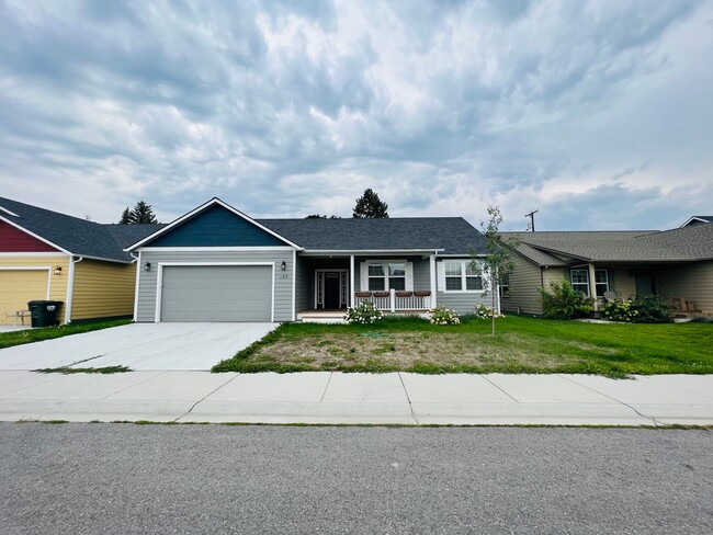 Foto del edificio - Newer Home - 3 Bedroom - 2 Bath - Hamilton