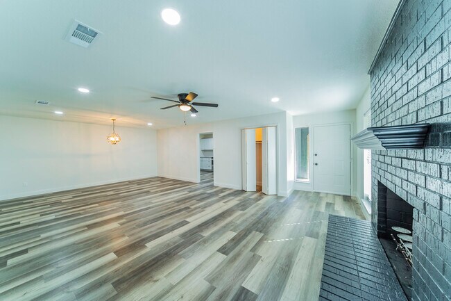 Foto del edificio - 6456 Waverly Way