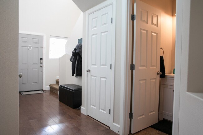 Building Photo - Meridian Campus/Greenbelt/4Bedrooms