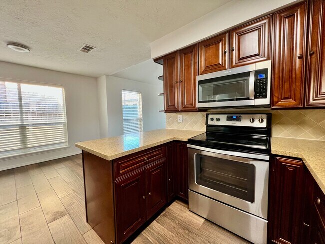 Foto del edificio - 16039 Bear Hill Dr