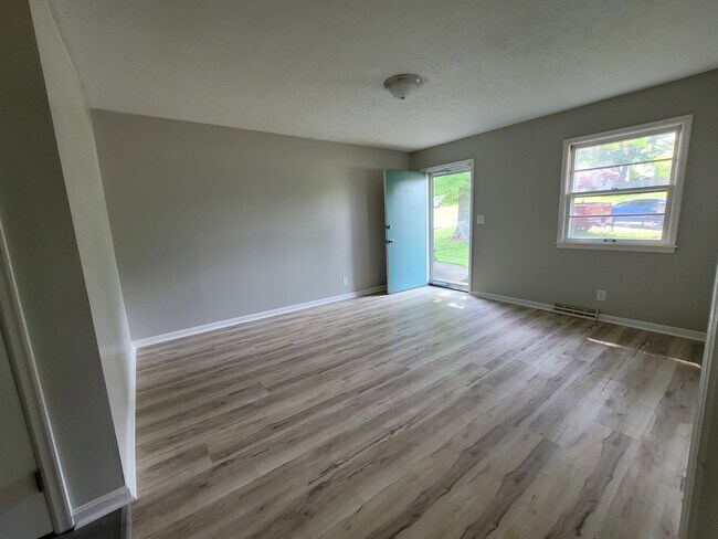 Building Photo - 123 Ronameki Dr