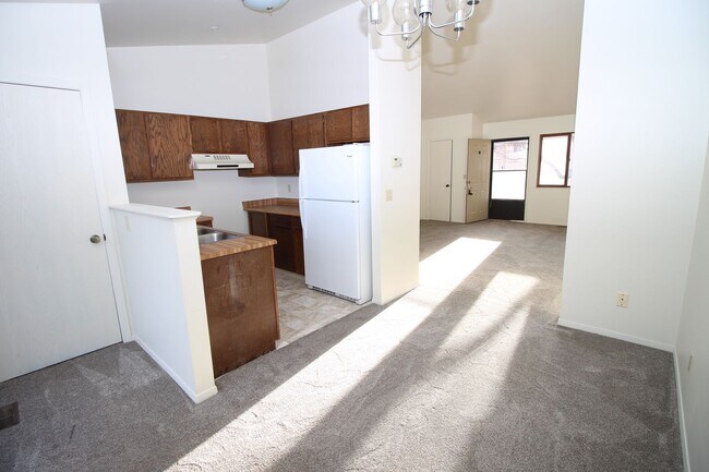 Foto del edificio - Adorable 2 bdrm 1 car garage town home