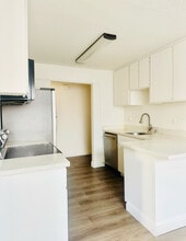 Building Photo - 5030 Valley Crest Dr