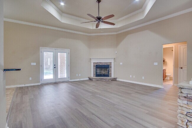 Foto del edificio - Twelve Oaks Plantation Home with Hardwood Floors, Fireplace & Fenced Backyard