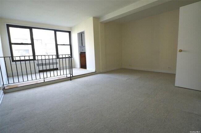 Foto del edificio - 98-33 64th Ave