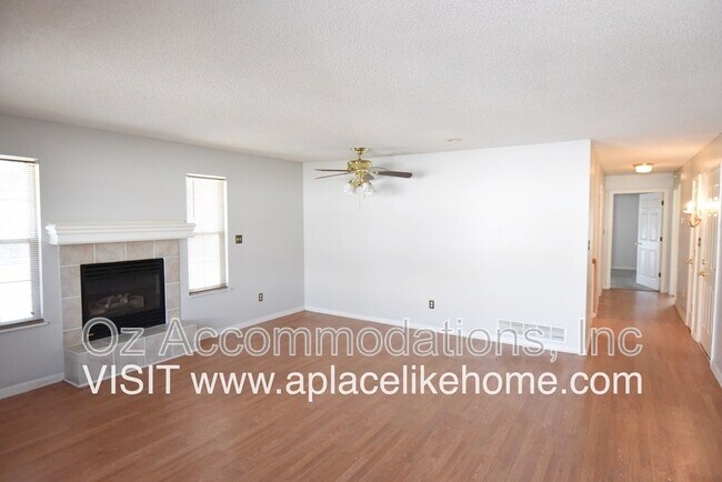 Building Photo - 325 E Hansen Ct