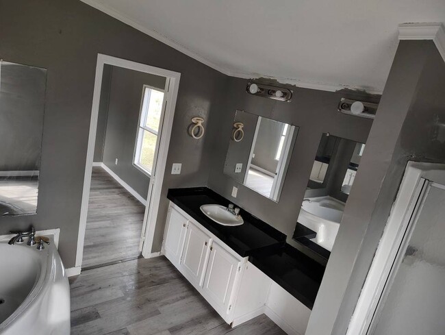 Building Photo - 507 Ridgecrest Dr