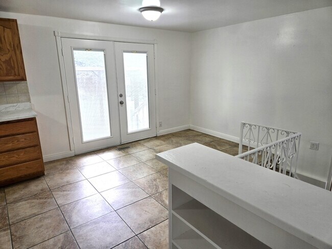 Foto del edificio - 5 Bedroom Home-Taylorsville