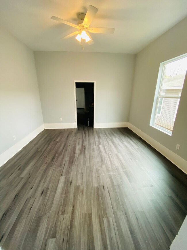 Building Photo - Spacious 2 Bedroom Home for Rent