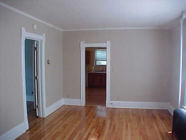 Foto del edificio - 1881 E Main St