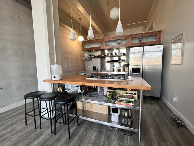 Building Photo - 163 W 200 S