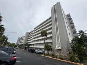 Building Photo - 1075 NE Miami Gardens Dr