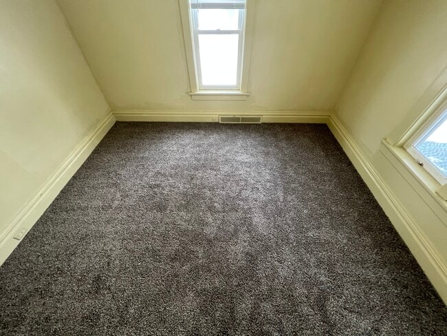 Building Photo - 802 S 1st Ave