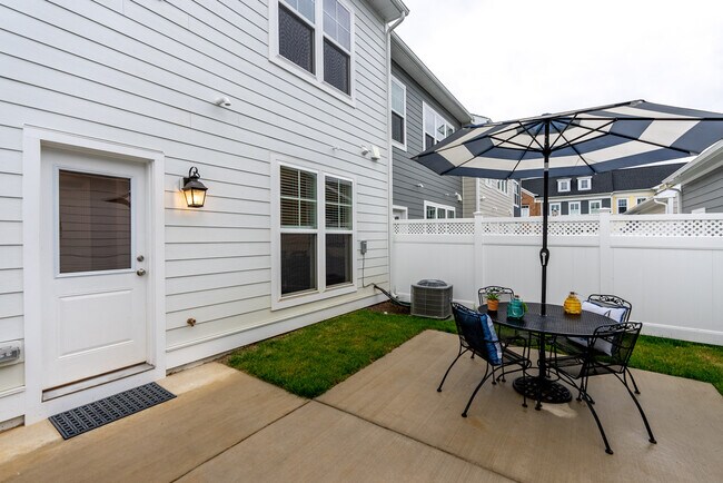 Private Backyard - 3440 Crepe Myrtle Dr