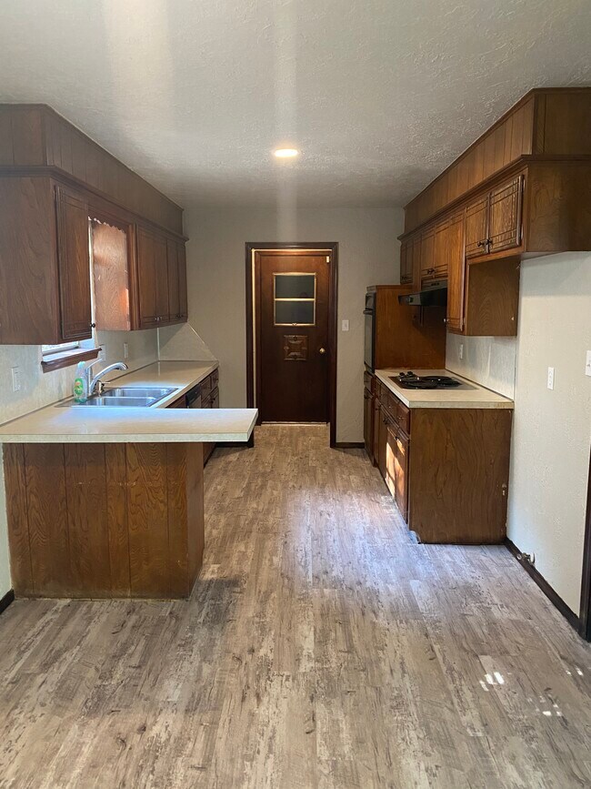 1615 Sandalwood Dr, Norman, OK 73071 House Rental in Norman, OK