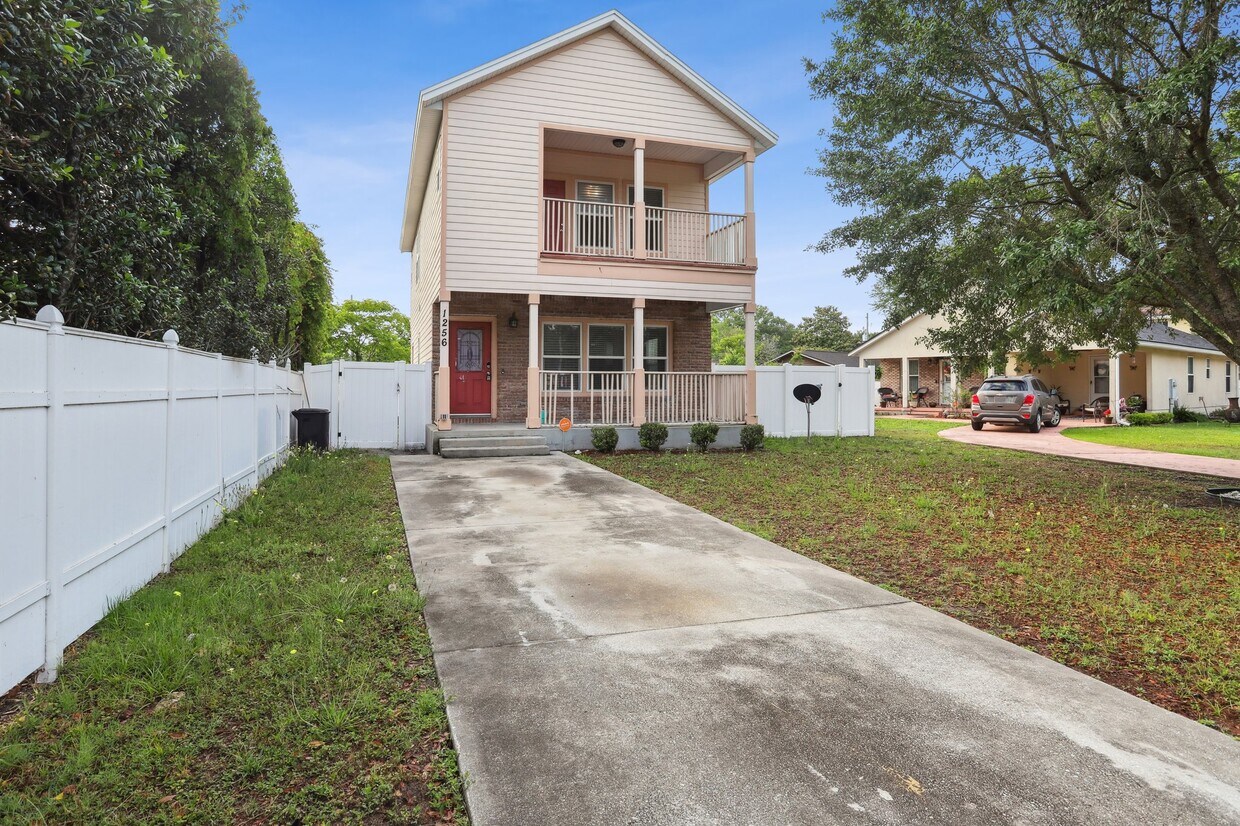 Primary Photo - 1256 W 33rd St