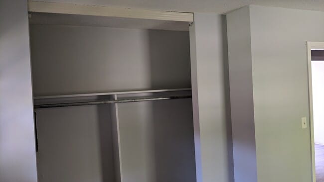 Building Photo - 405 Southlawn Dr