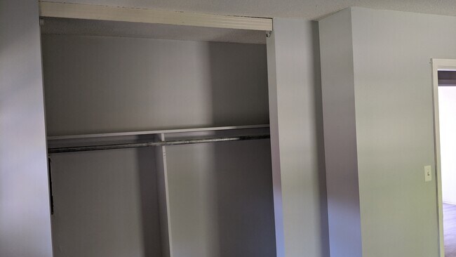 Foto del edificio - 405 Southlawn Dr