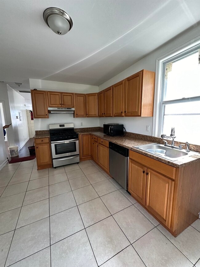 Building Photo - 65 Clifton Pl
