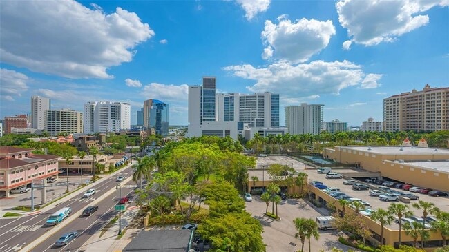Building Photo - 301 QUAY Cmn