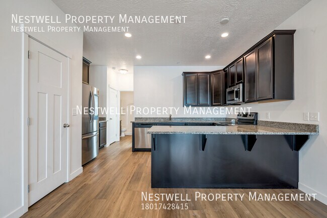 Building Photo - Cute 3-bed Townhome located in Vineyard