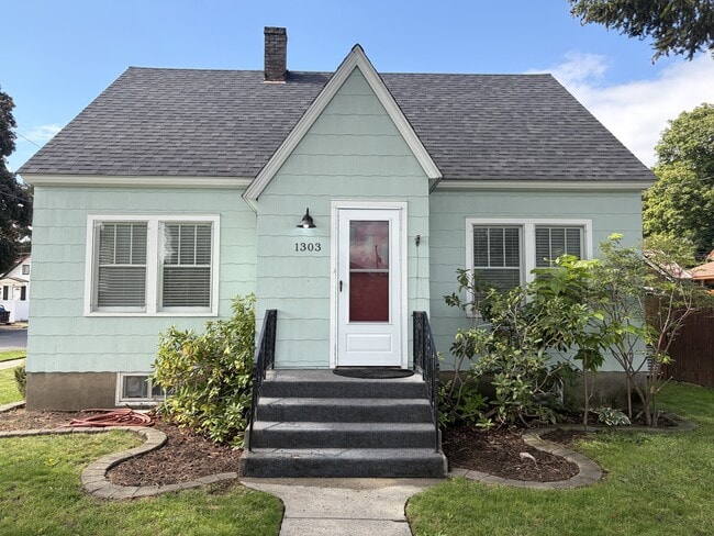 Building Photo - 1303 N 7th St
