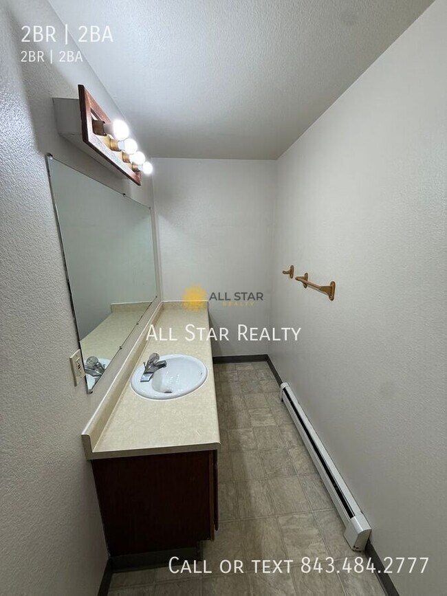 Foto del edificio - 7301 Woburn-1