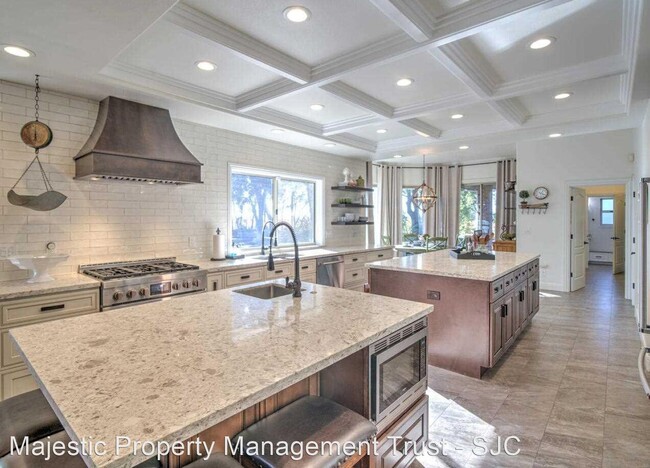 Foto del edificio - 4 br, 3 bath House - 4240 E Acampo Rd