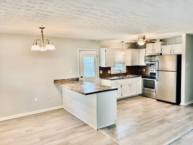 Building Photo - 1006 New St