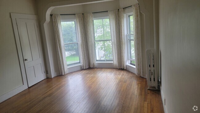 Building Photo - 248 Elm St