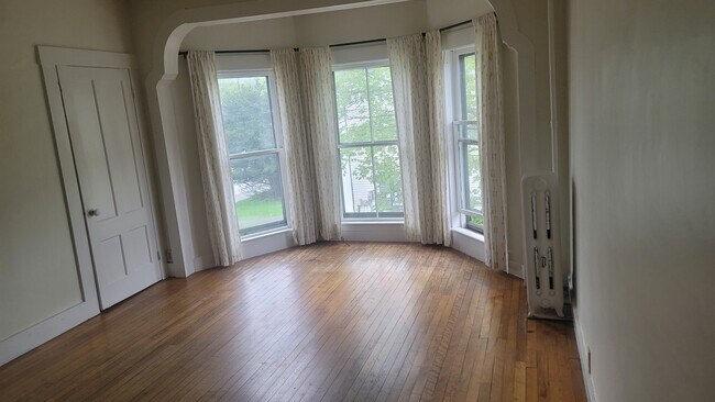 Building Photo - 248 Elm St