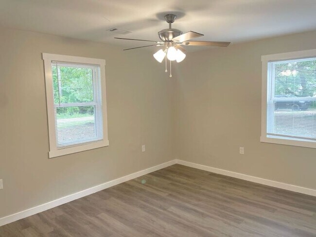 Foto del edificio - Welcome to this charming 2 bedroom, 1 bath...