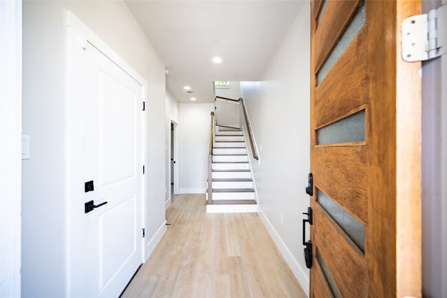 Foto del edificio - 3738 Mainer St
