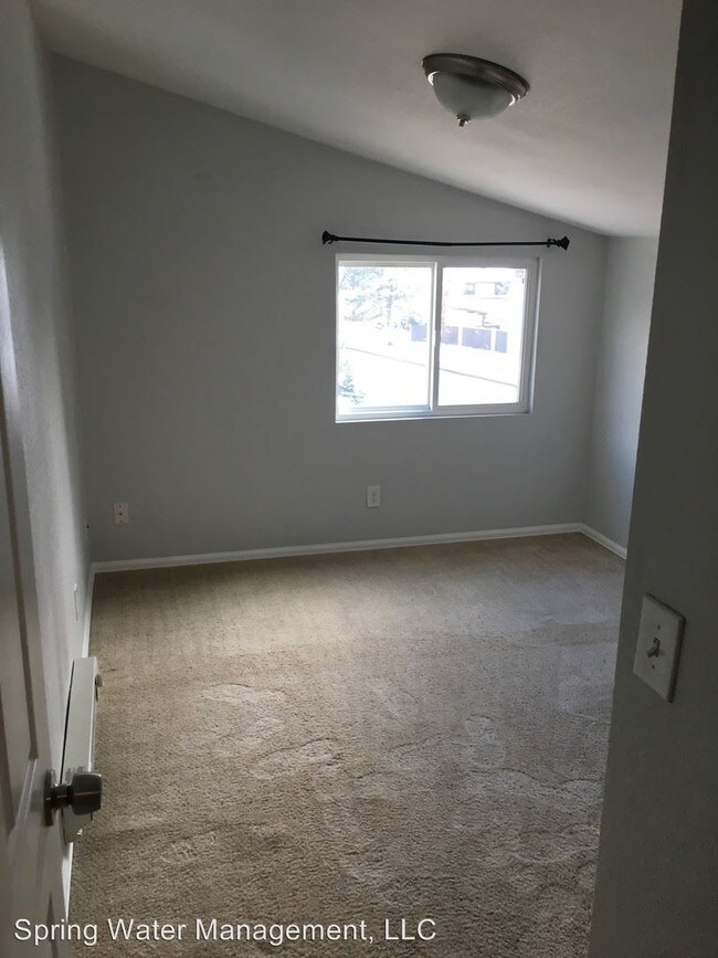 Foto del edificio - 210 Clubhouse Dr