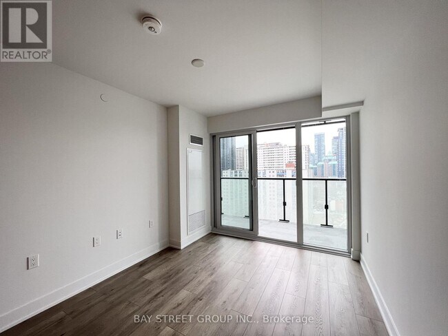 Photo du bâtiment - 575-1575 Bloor St E