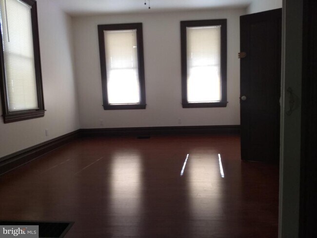 Foto del edificio - 221 Ann St