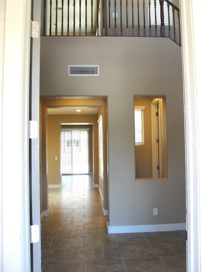 Foto del edificio - 3311 E Windsor Dr