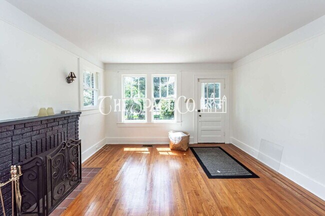 Foto del edificio - 25 8th Ave