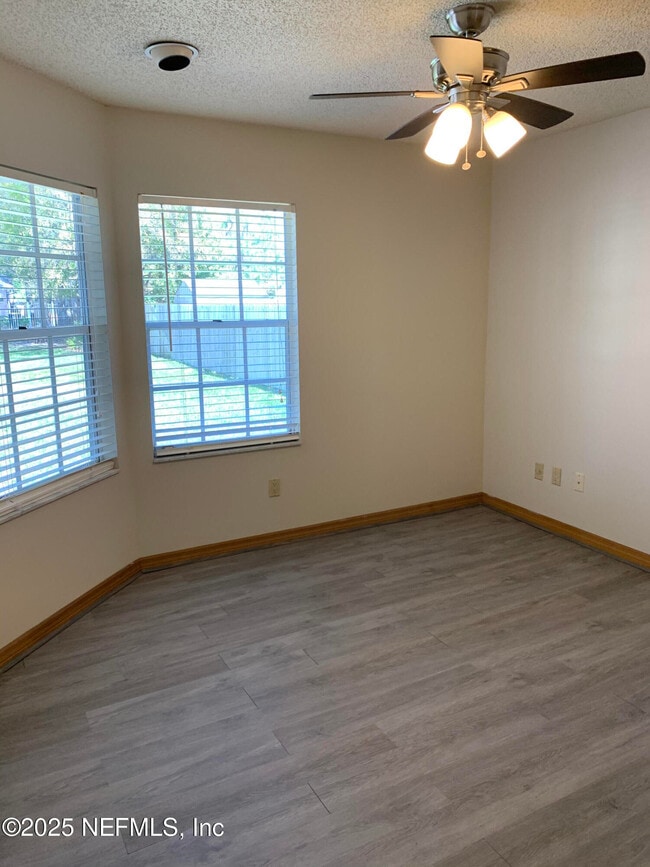 Foto del edificio - 4596 Wandering Oaks Ct