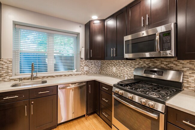 Foto del edificio - Three Bedroom Graduate Hospital Townhome