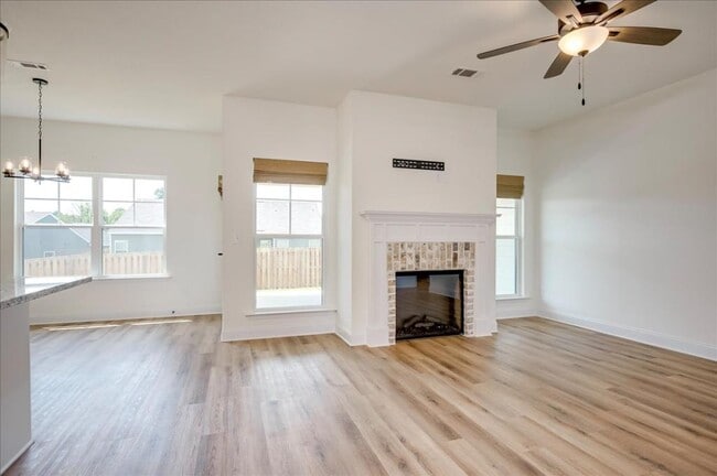 Building Photo - 814 Sweet Grass Cir