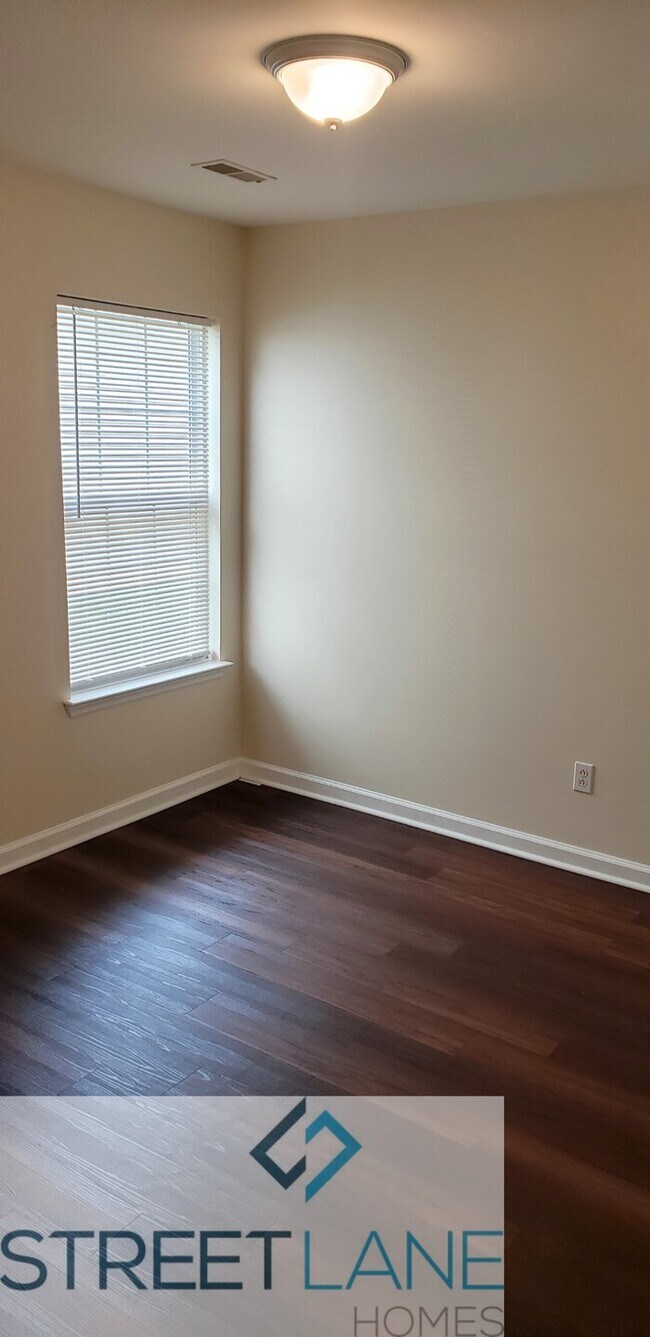 Building Photo - REDUCED! -Now offering 1-month free!
