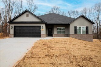 Building Photo - 14 Kinloch Dr