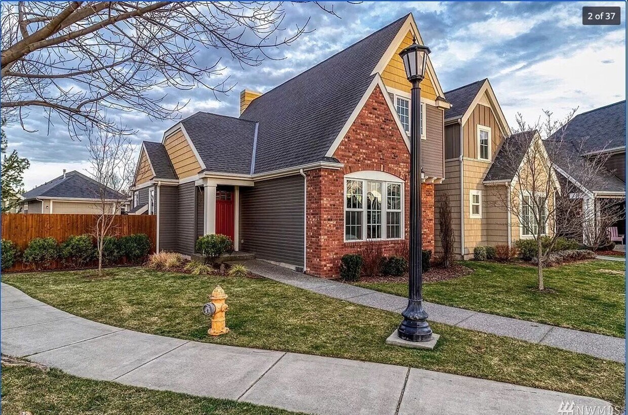 Primary Photo - Impeccable 2 Bed 2.5 Bath Home With Charmi...