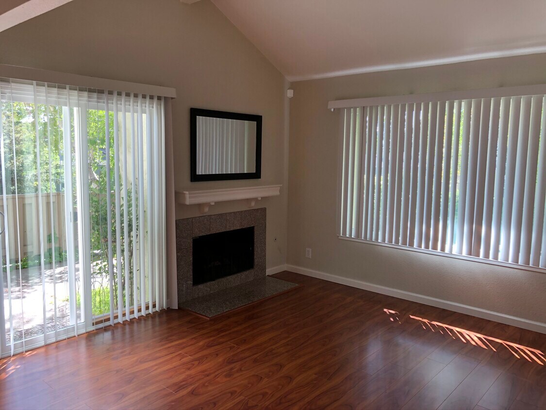 sala de estar - 24352 Dover Ln