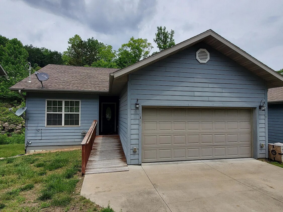 Foto principal - 1311 Berry Dr