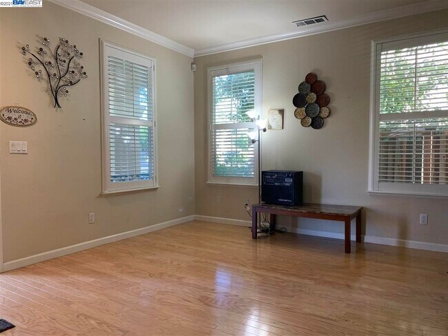 Building Photo - 1154 Bellingham Square