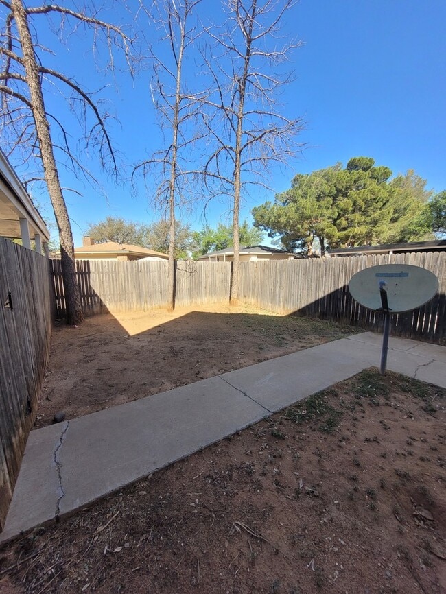 Foto del edificio - 2 story townhome, 3 bed 2 bath