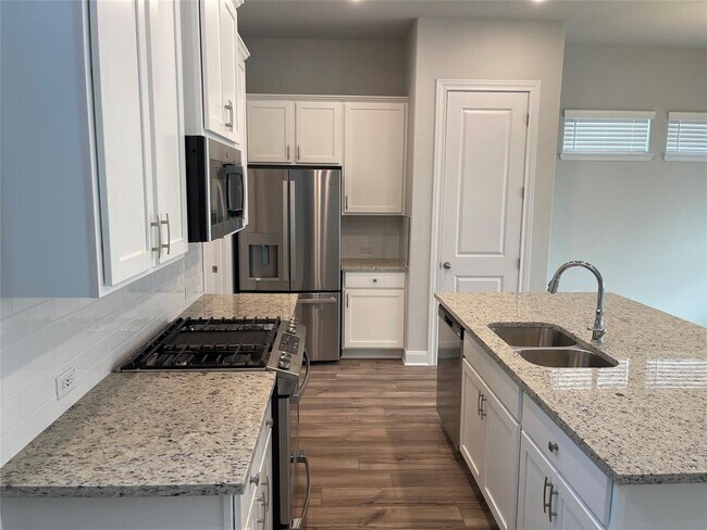 Building Photo - 122 Revere Dr